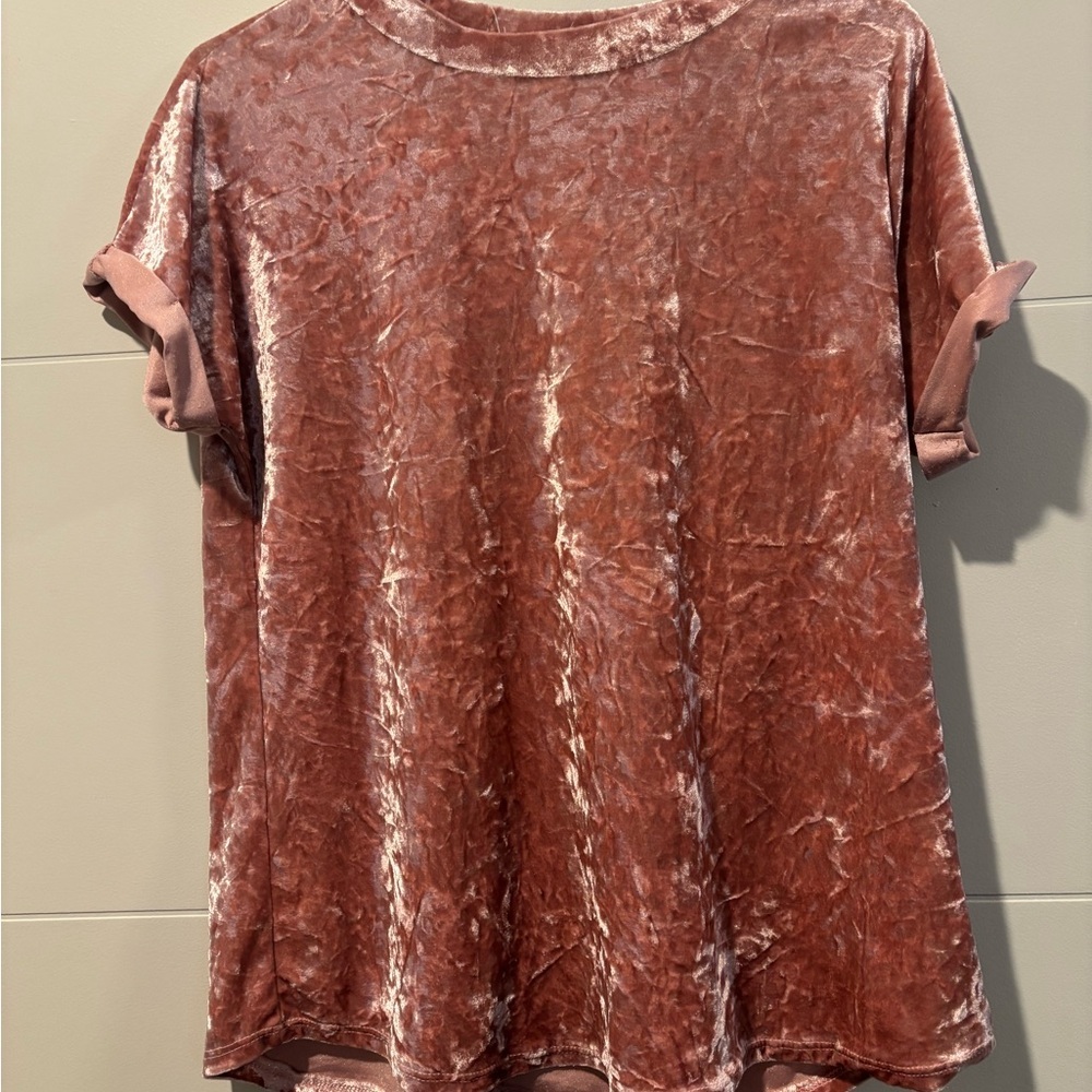 1.4.3. Story by Line Up Pink Velvet Short Sleeve T-Shirt